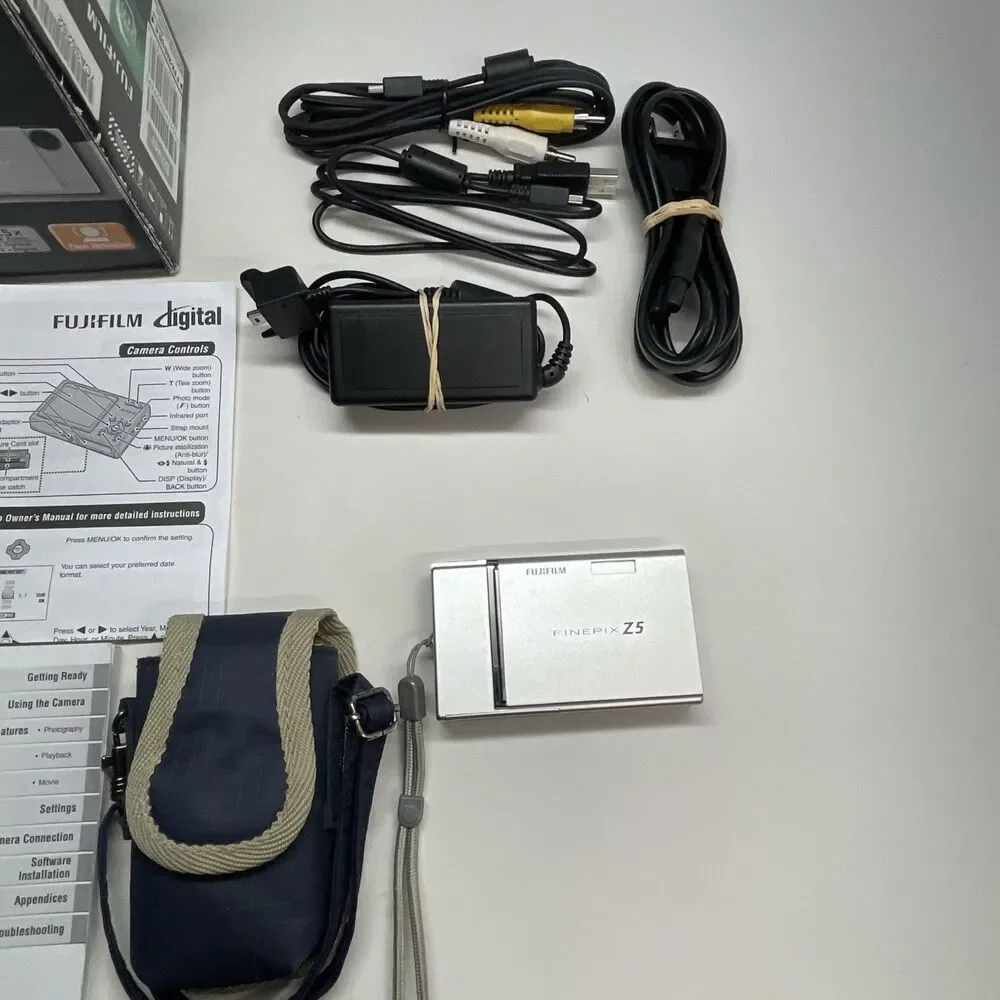 Fuji FinePix Z5fd 6.3MP Silver Y2K Digicam Bundle + New BatteryCar Charger Case!